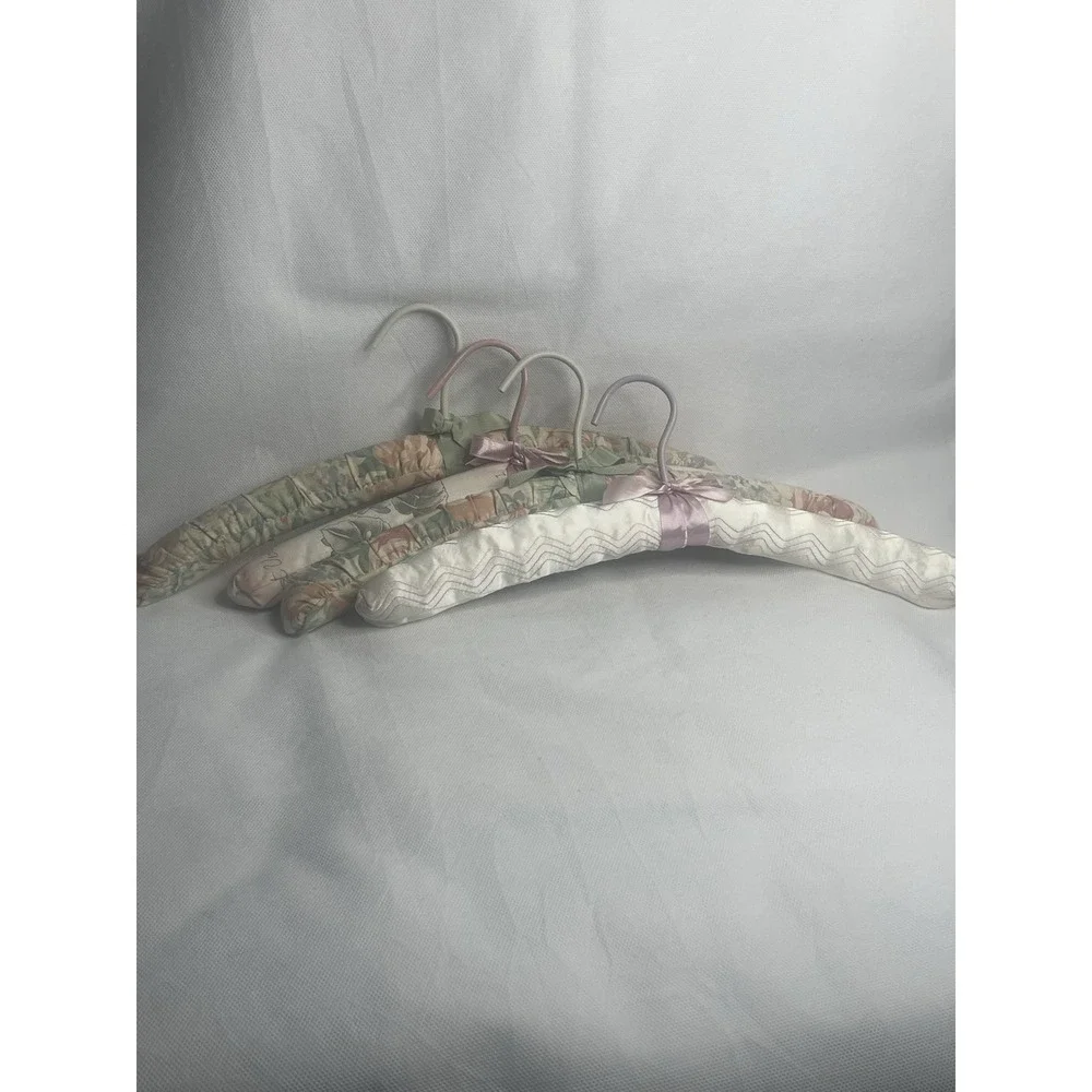 Vtg Floral Clothing Hangers Padded Satin Lot of 4 Shabby Chic Closet Core Pinks